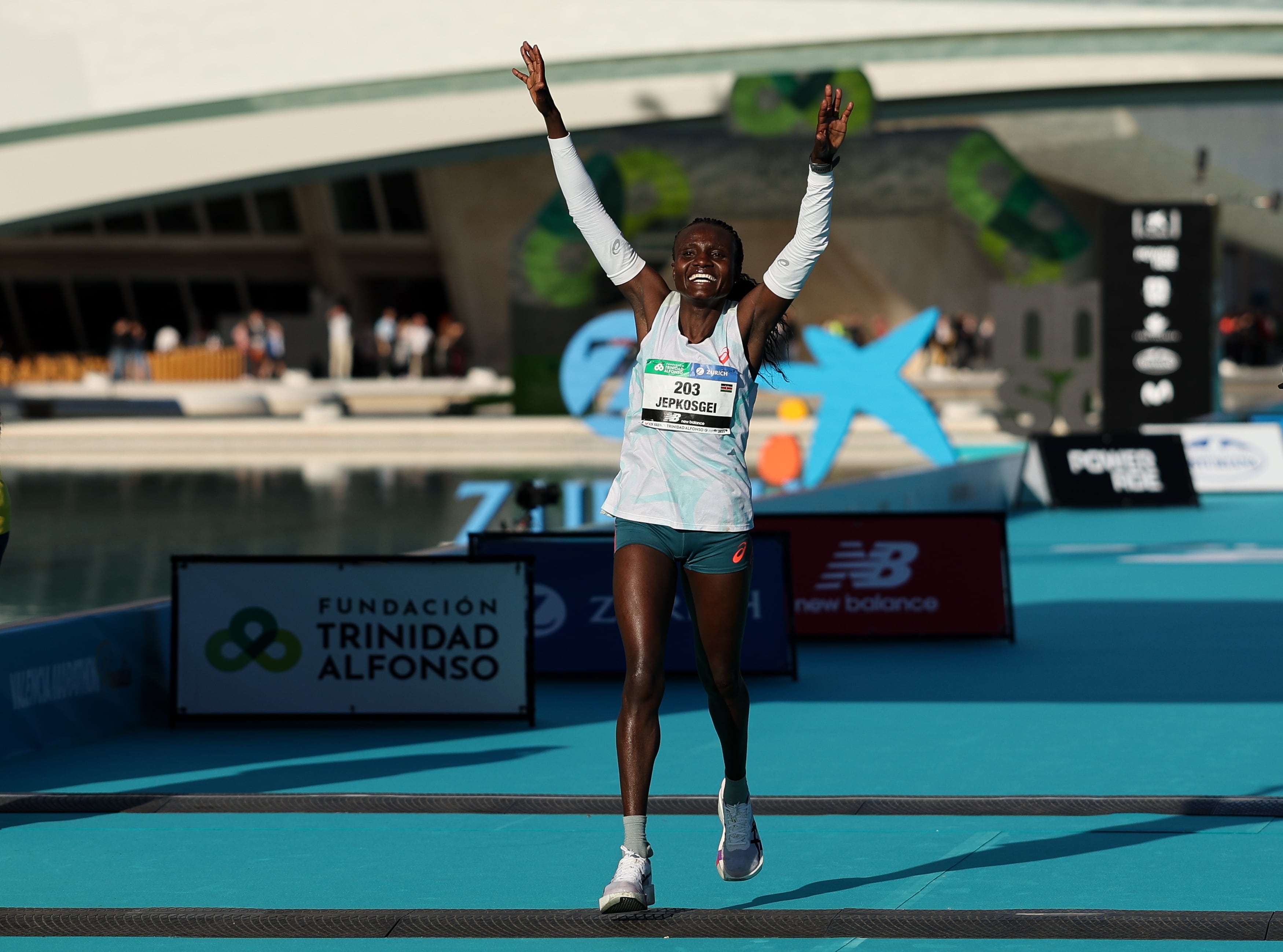 Joyciline Jepkosgei se convierte en Valencia en la cuarta maratoniana más rápida de la historia