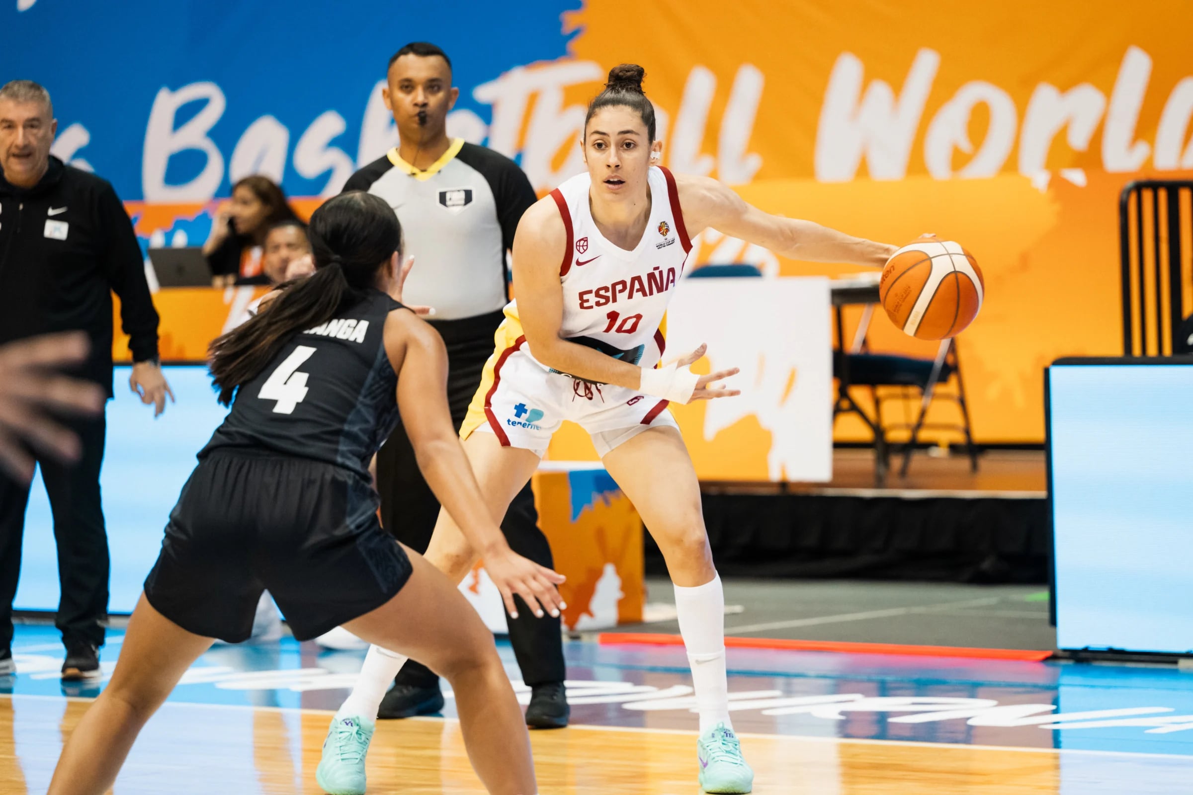 España barre a Nueva Zelanda en el inicio del PreMundial: 99-50