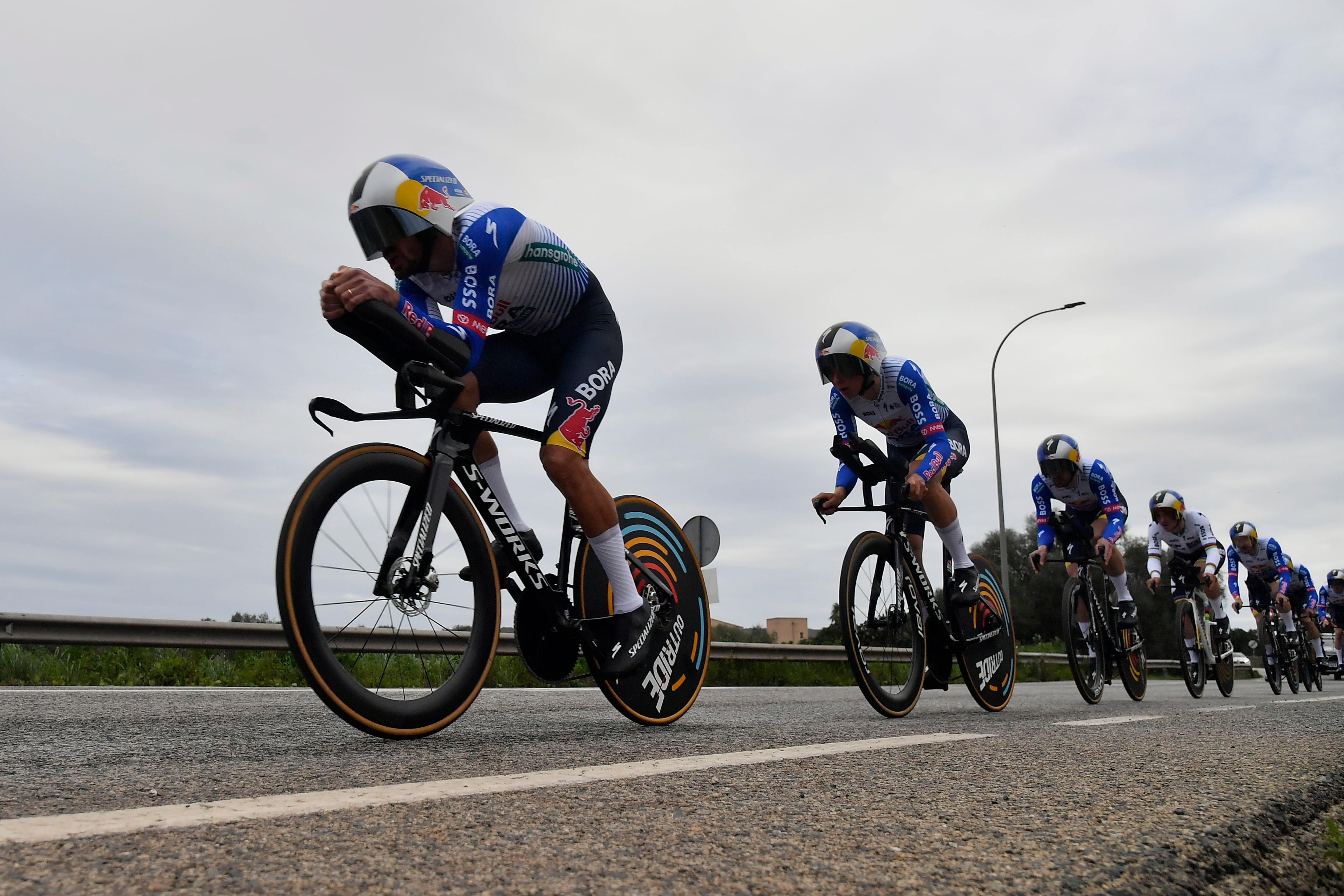 El Movistar tutea a Remco y a su Red Bull en la contrarreloj de Mallorca