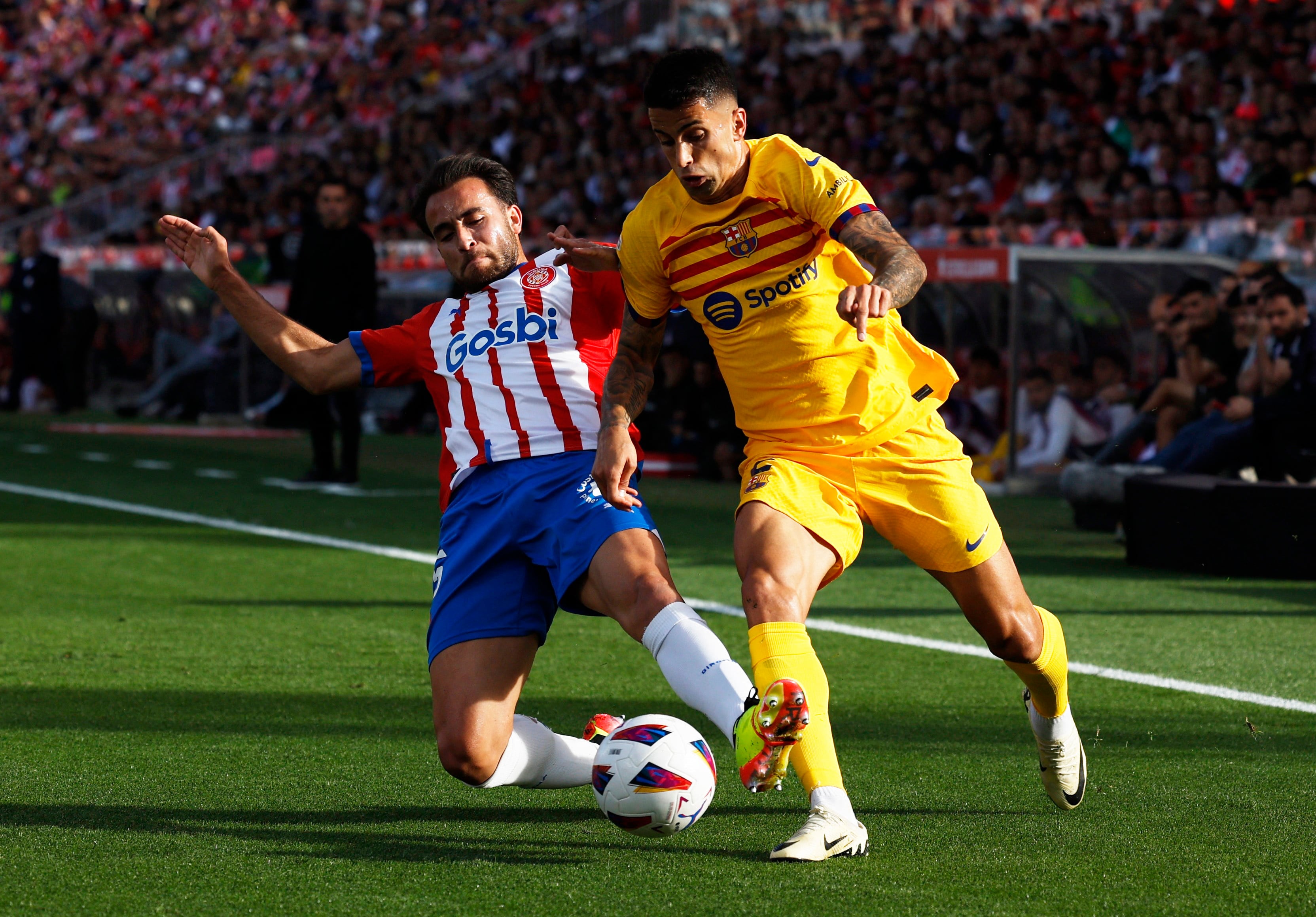 Cancelo, un comodín en la defensa para Hansi Flick